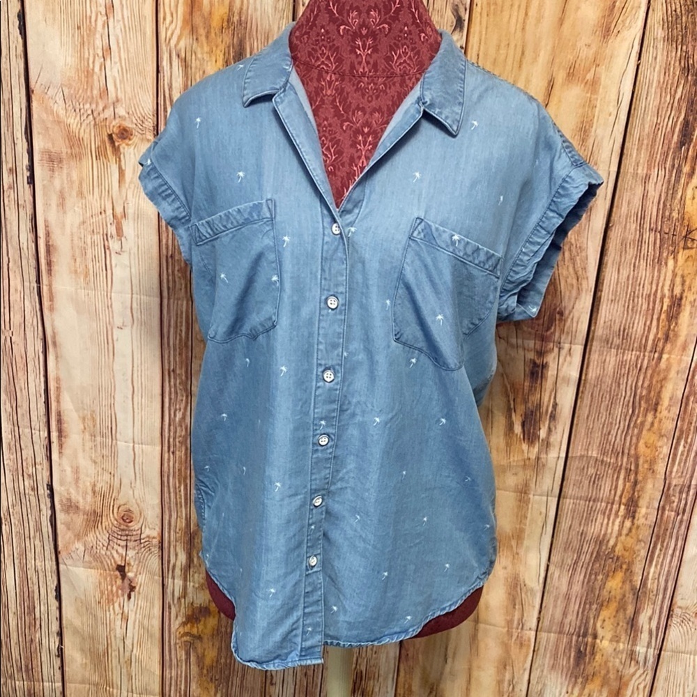 Jachs Girlfriend Women Size Small Chambray Palm Trees Button Down Blue Blouse